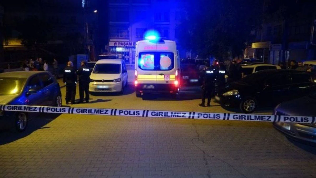 Eşi ve 1 kızını öldürüp, 1 kızını da yaraladı; polisi görünce intihar etti