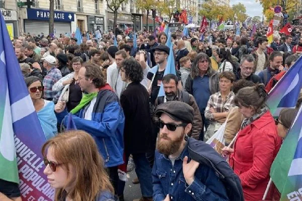 Fransa'da hayat pahalılığı protesto ediliyor: Binlerce kişi sokaklara döküldü