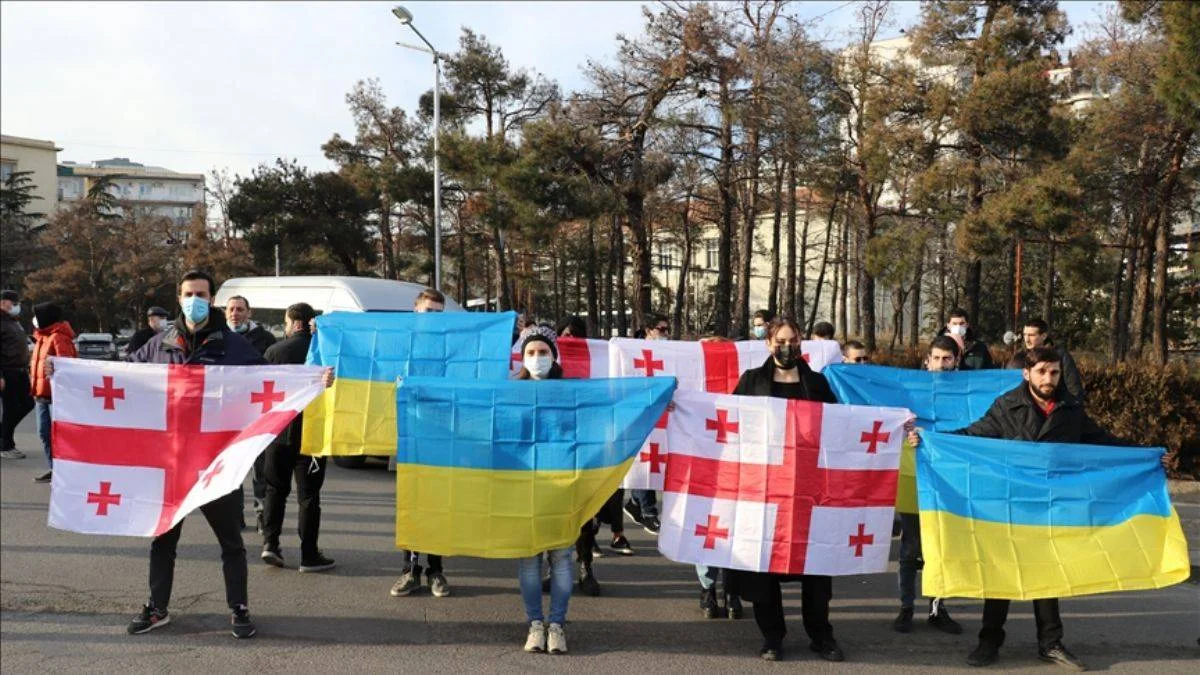 Gürcistan'da Rus göçüne protesto: 'Sınırları kapat'