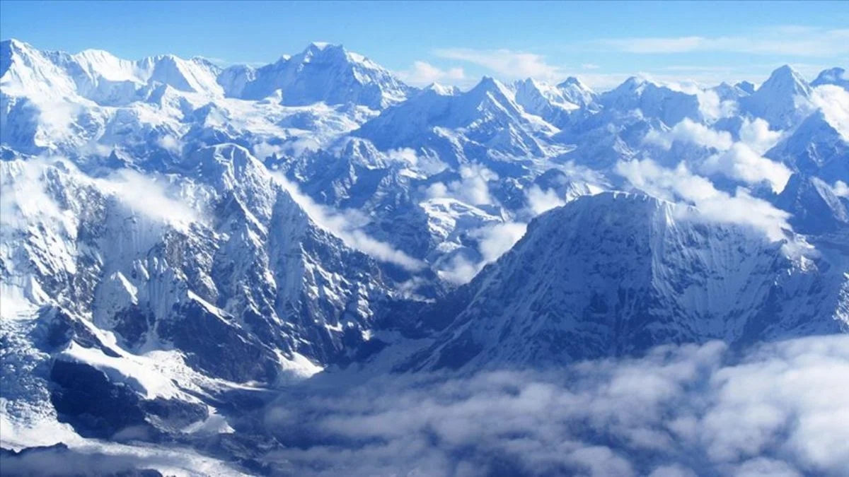 Himalayalar'da çığ düştü; 10 dağcı öldü, 11 dağcı kayıp