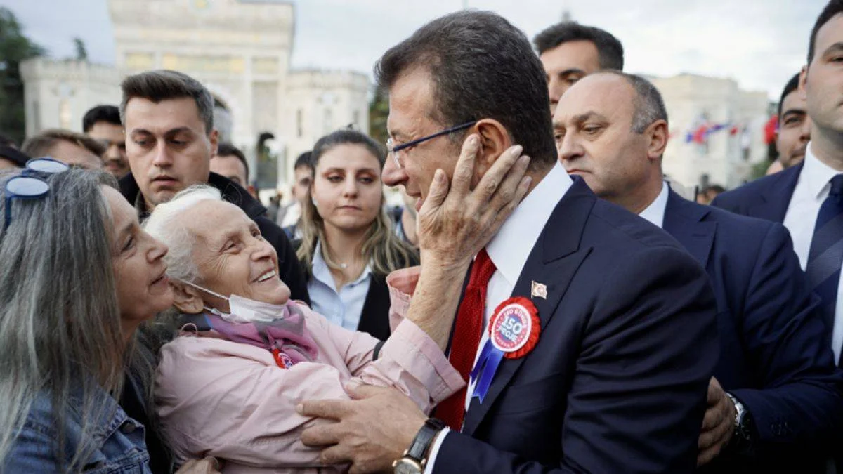 İBB, Tarihi Beyazıt Meydanı'nı eski görkemine kavuşturdu