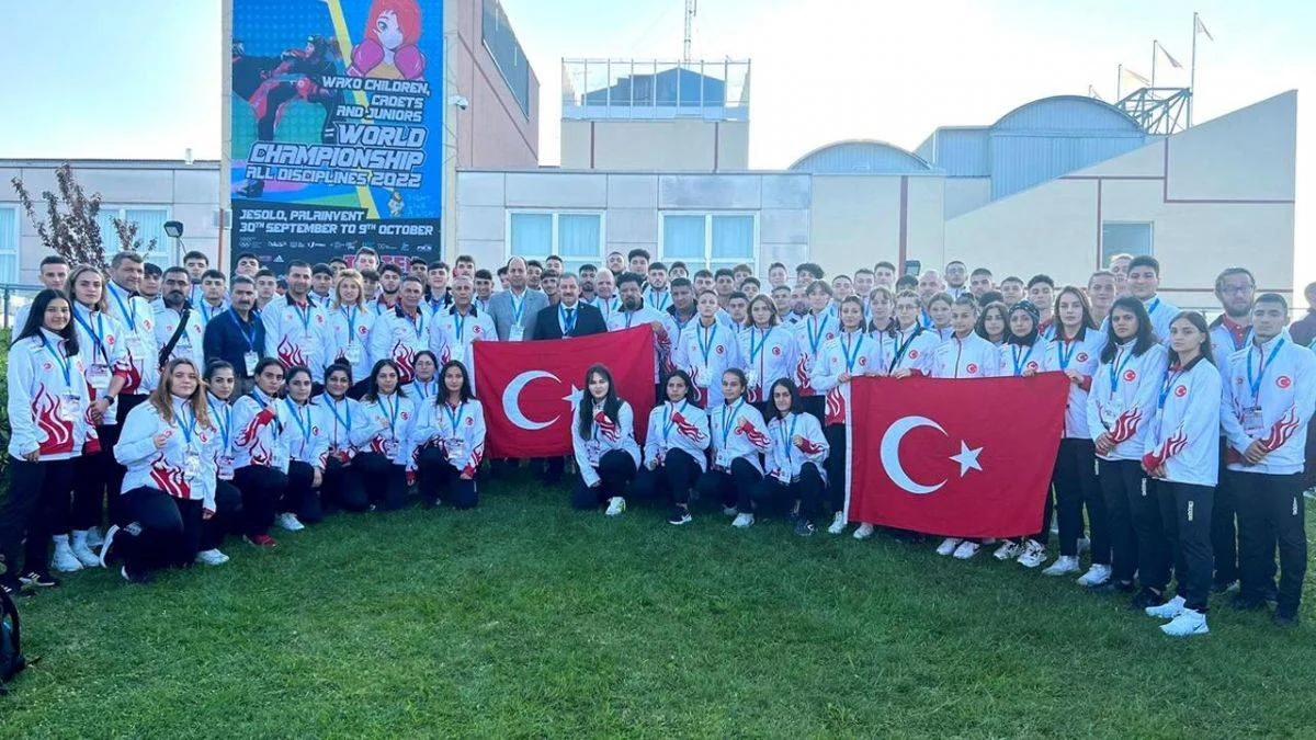 Kick boksta genç millilerden 49 madalya