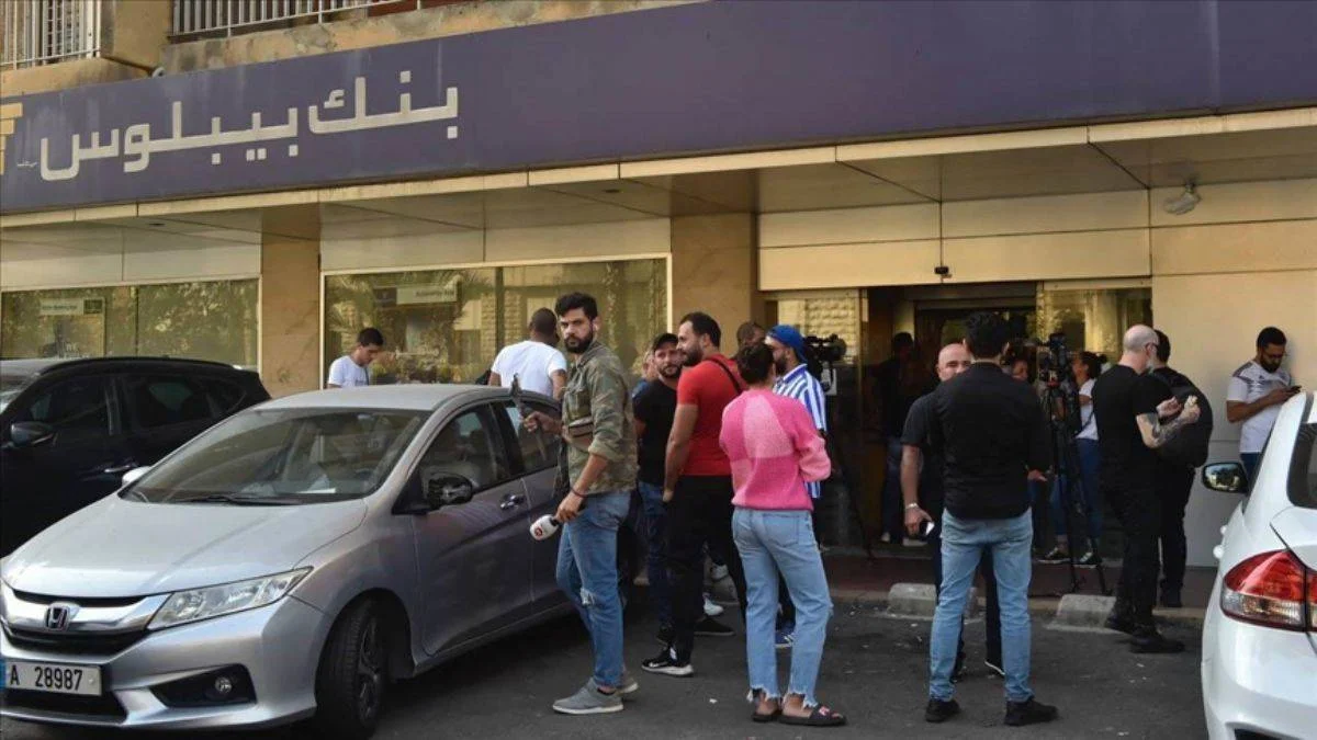 Lübnan'da banka baskınları sürüyor