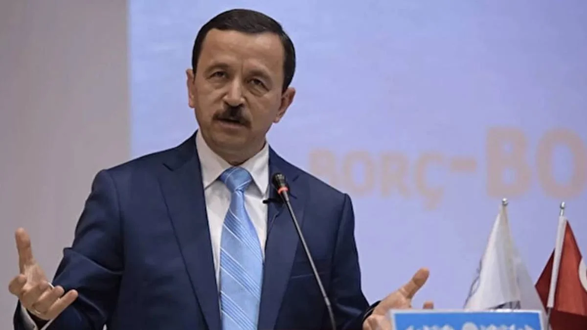 Mete Gündoğan, Saadet Partisi genel başkan adaylığından çekildi