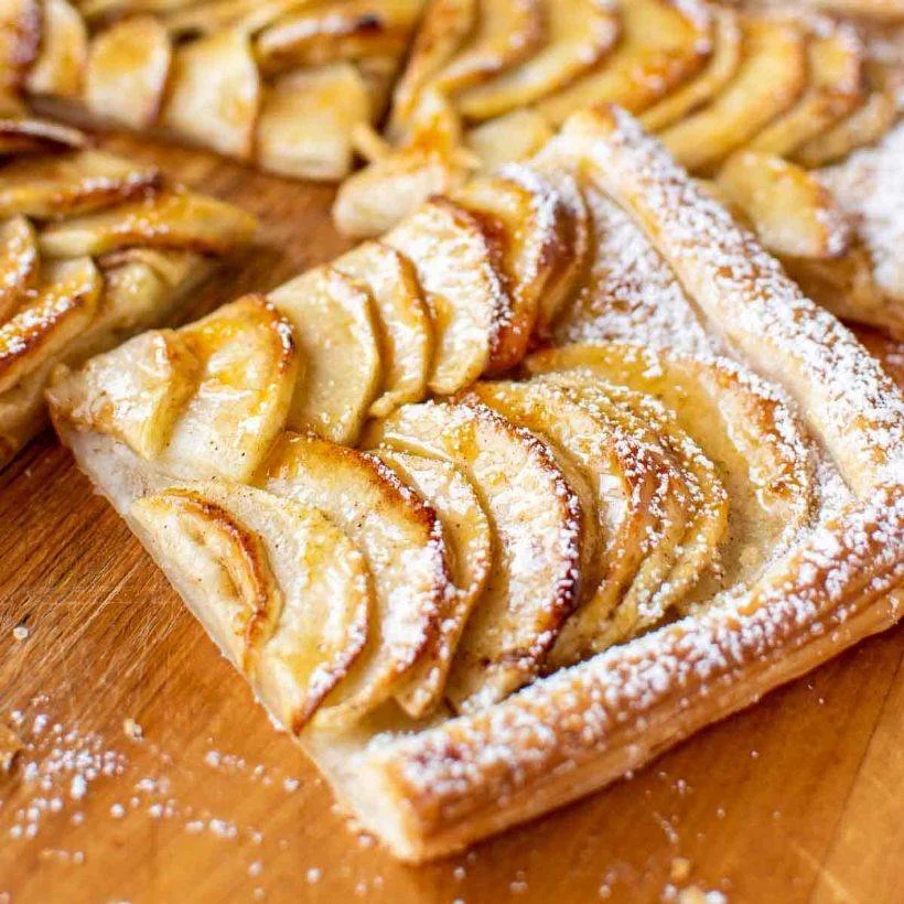 Milföyden elmalı kurabiye olur mu? Kolay elmalı milföy tatlısı nasıl yapılır? Milföylü elmalı tart nasıl yapılır?