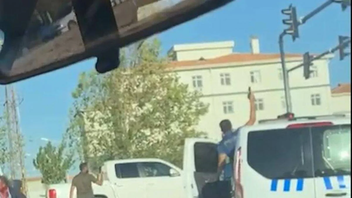 Okul önünde silahlı kavga! 2 öğrenci öldü, 13 yaralı