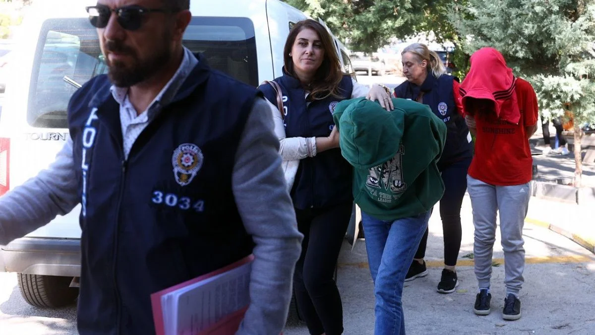 Onur Şener cinayeti; Sanıklardan ikisi görevden uzaklaştırıldı