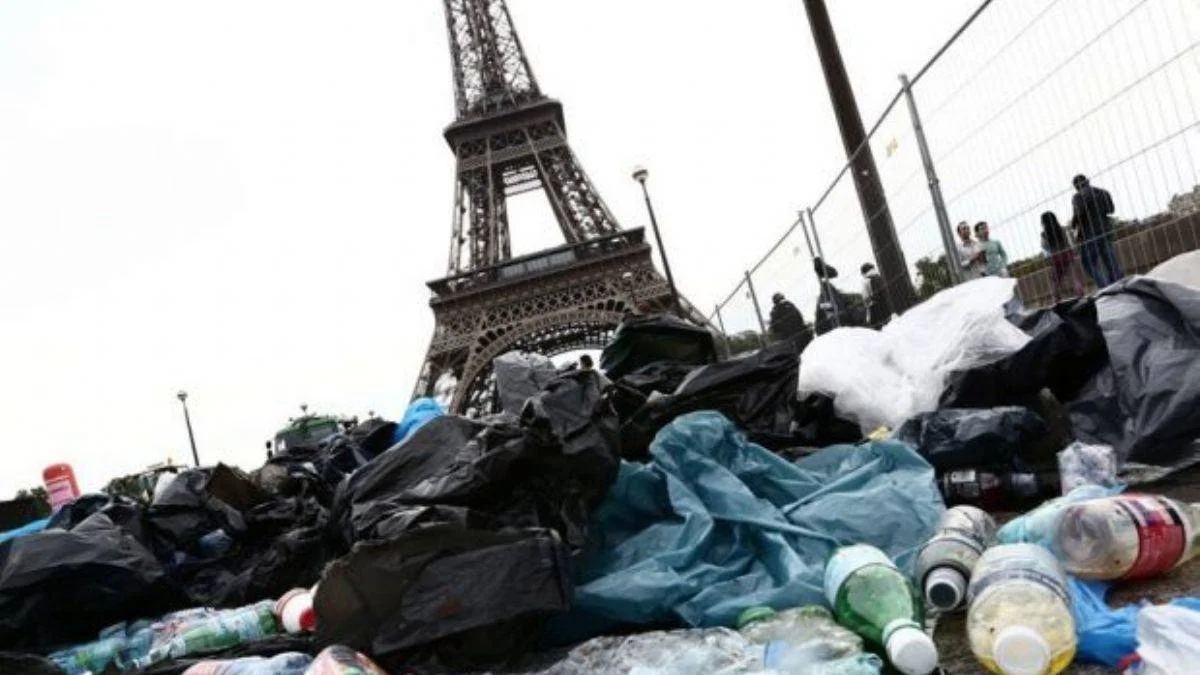 Paris'in çöp sokakları gündem oldu