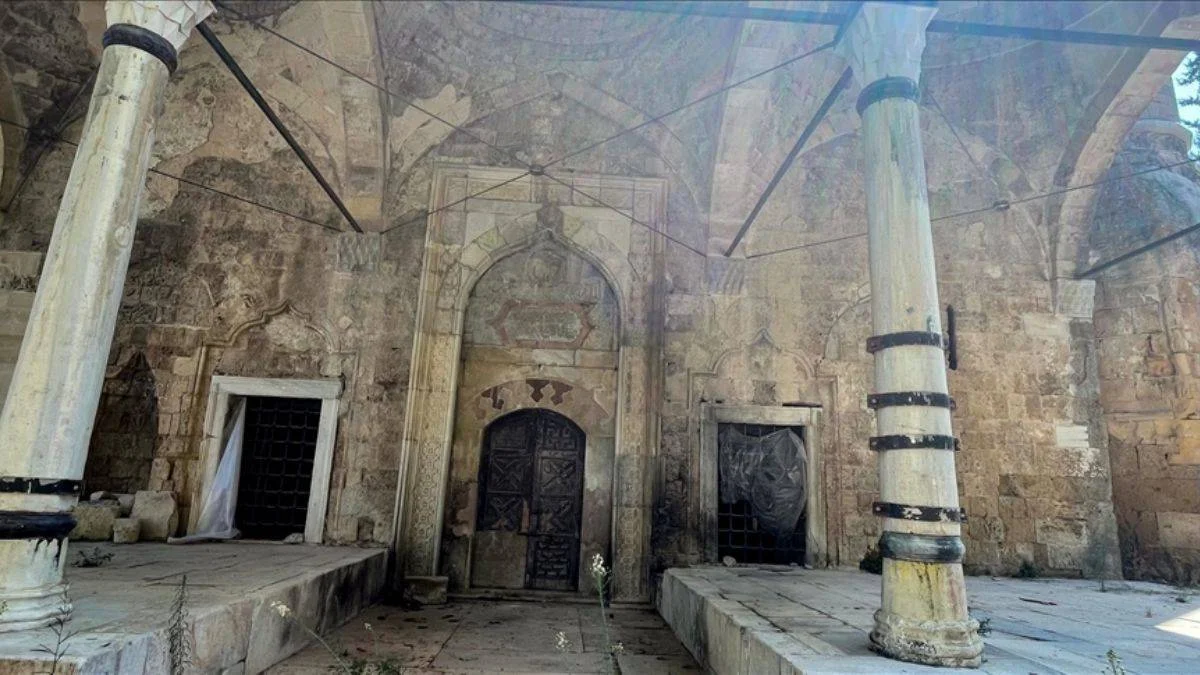 Rodos'ta Müslümanların malları Hristiyanlar tarafından satılıyor