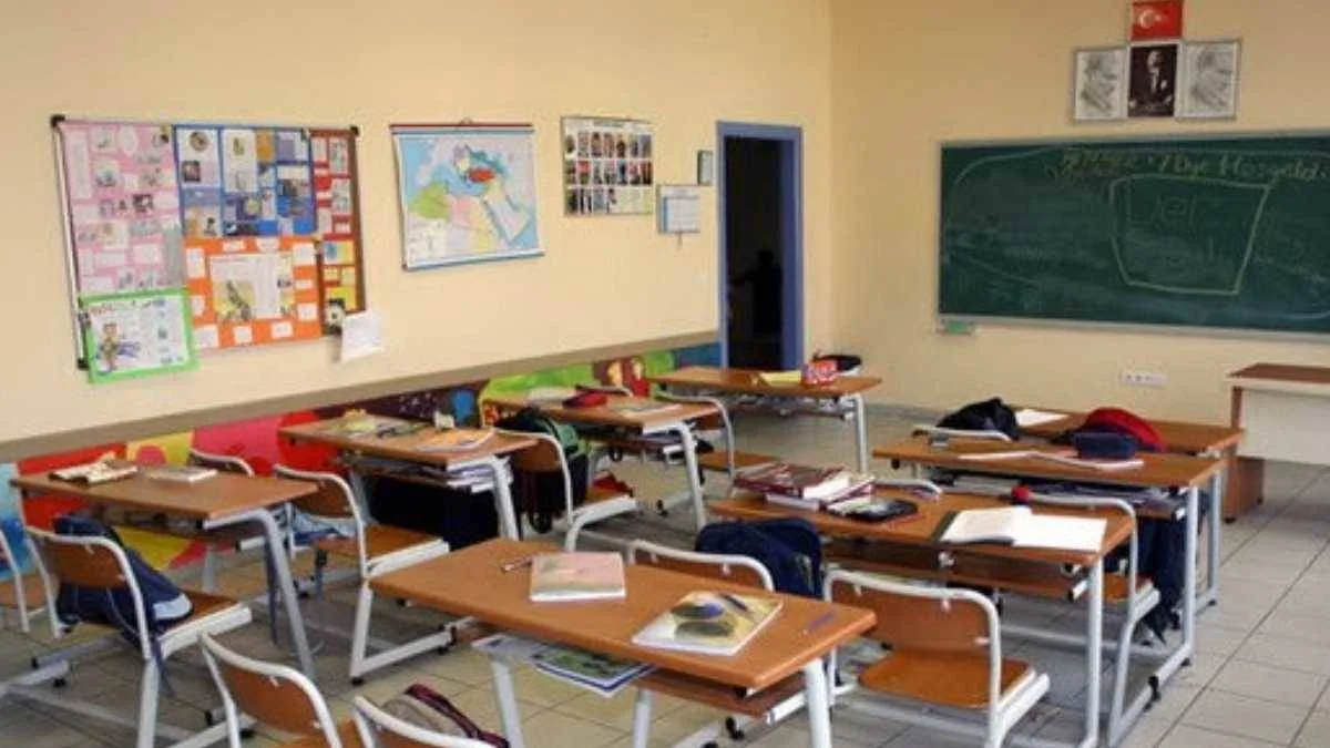 Sendikalardan grev kararı! Yarın (1 Kasım) okullar tatil mi? 1 Kasım ders işlenecek mi? 1-2 Kasım'da ders var mı?
