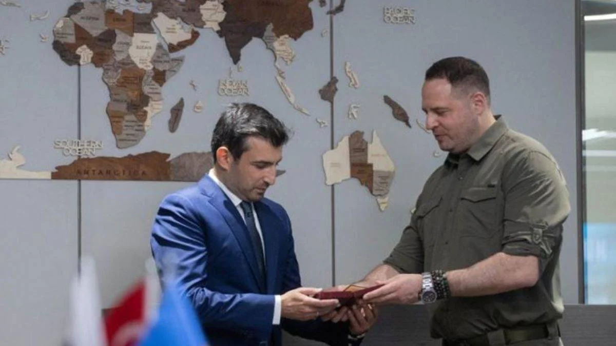Ukrayna'dan Selçuk Bayraktar'a devlet liyakat nişanı