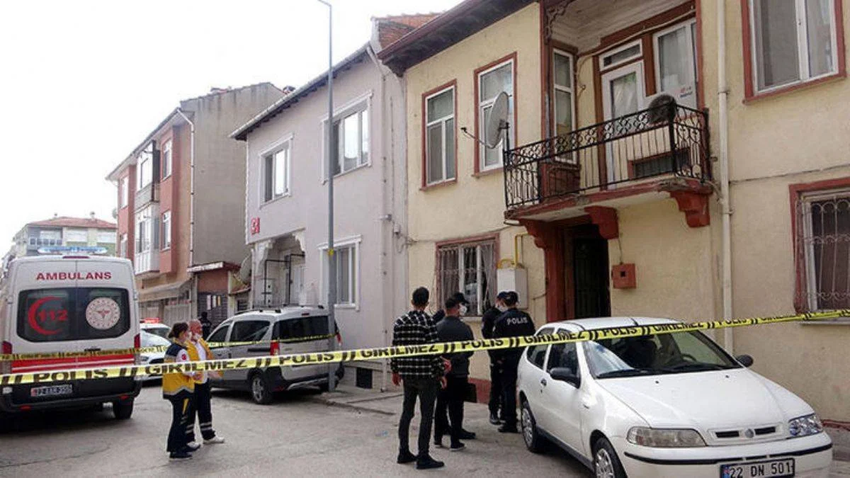 Ziyaretine gelen yakınları tarafından evinde ölü bulundu