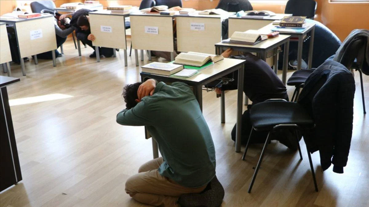 18.57: 'Çök, kapan ve tutun' tatbikatı!