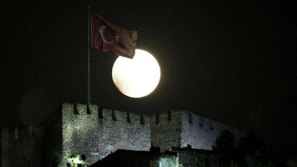8 Kasım ay tutulması saat kaçta olacak? Ay tutulması Türkiye'de izlenebilecek mi?