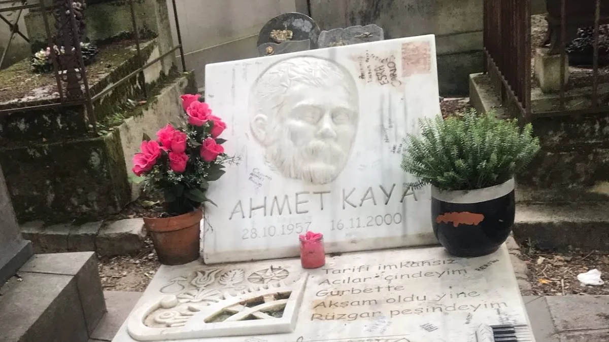 Ahmet Kaya'nın mezarı Türkiye'ye mi getirilecek? Erdoğan'dan flaş açıklama