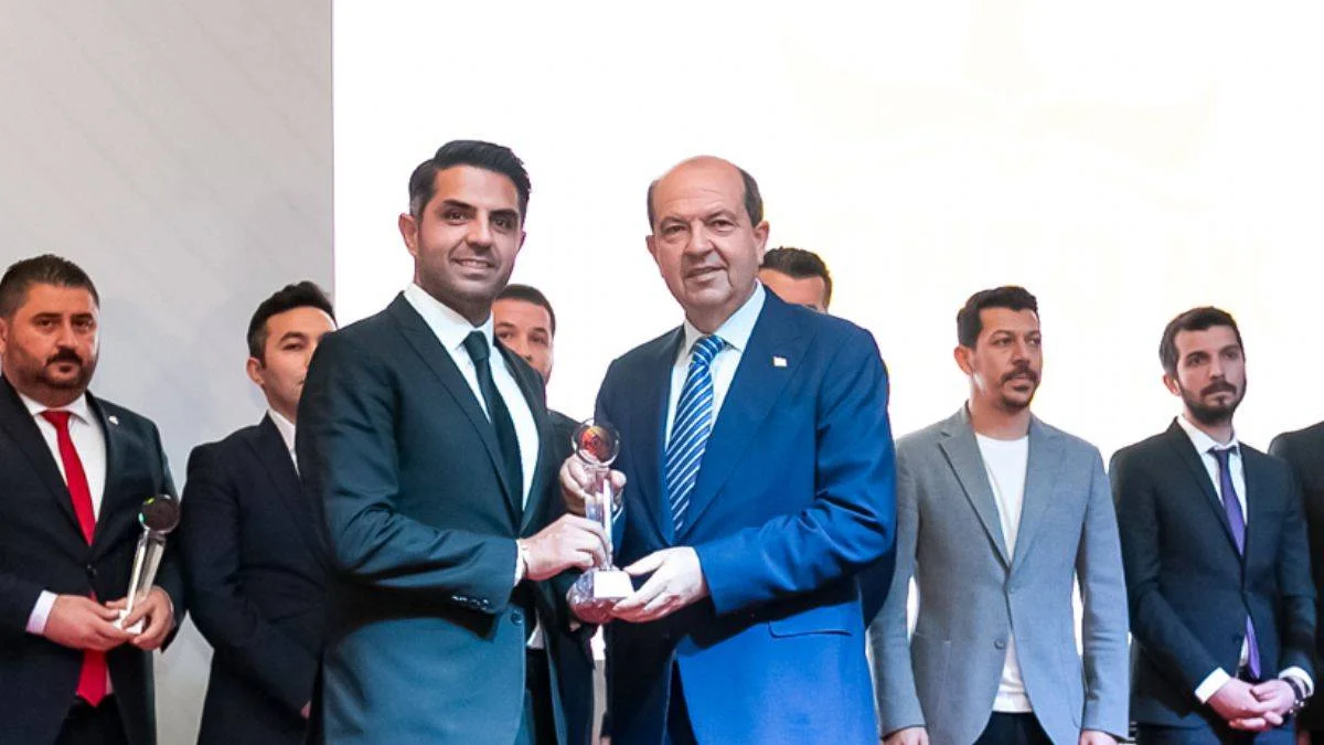 Anıl Ulaş Övençoğlu'na bir ödül de Küresel Gazeteciler Konseyi'nden