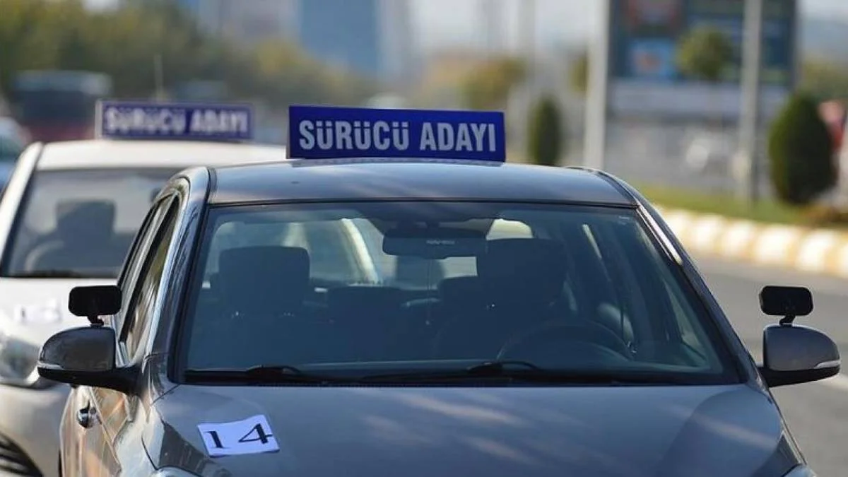 Ehliyete zam mı geldi? 2023 ehliyet harcı ne kadar? B sınıfı ehliyet kaç paraya alınır? Sürücü Belgesi toplam kaç TL?