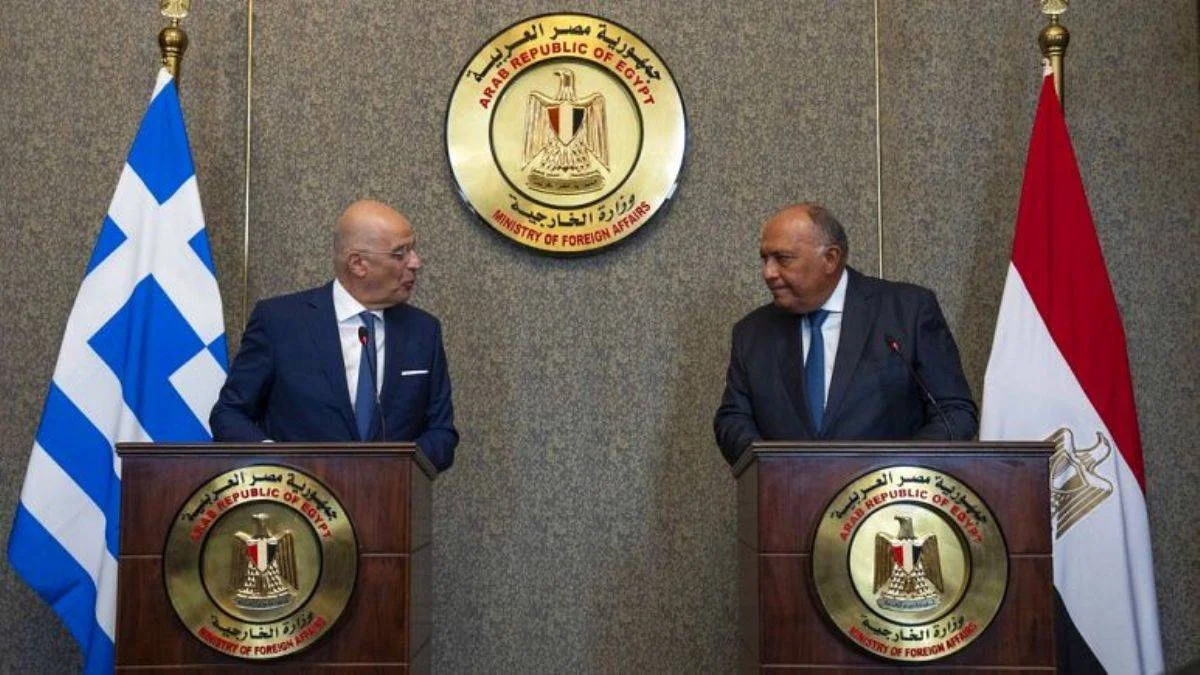 Erdoğan ve Sisi tokalaştı, Yunan Bakan Mısır'a uçtu!