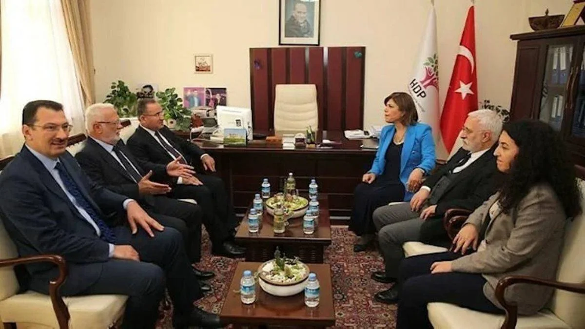 HDP ile fotoğraf AK Parti'de tartışma konusu oldu