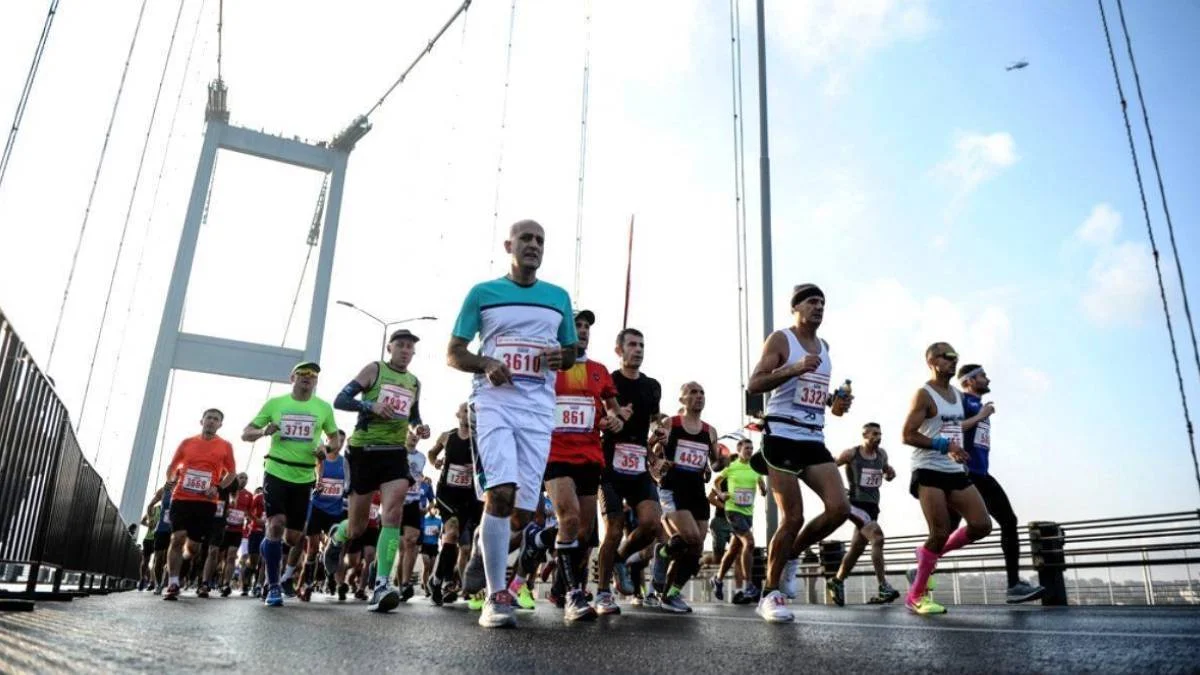 İstanbul maratonu halk koşusu ne zaman, saat kaçta, nerede başlayacak? 8 km maratonda Boğaz köprüsünden geçilecek mi? Halk koşusu güzergahı