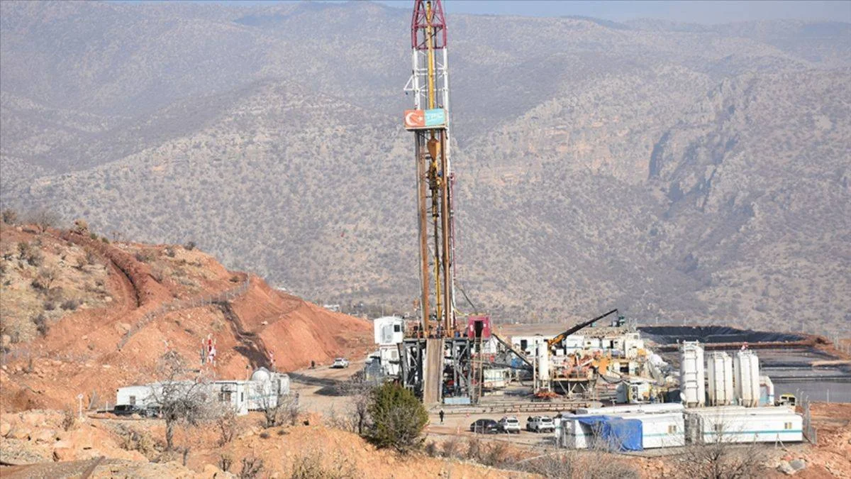 Bakan Dönmez'den petrol açıklaması!