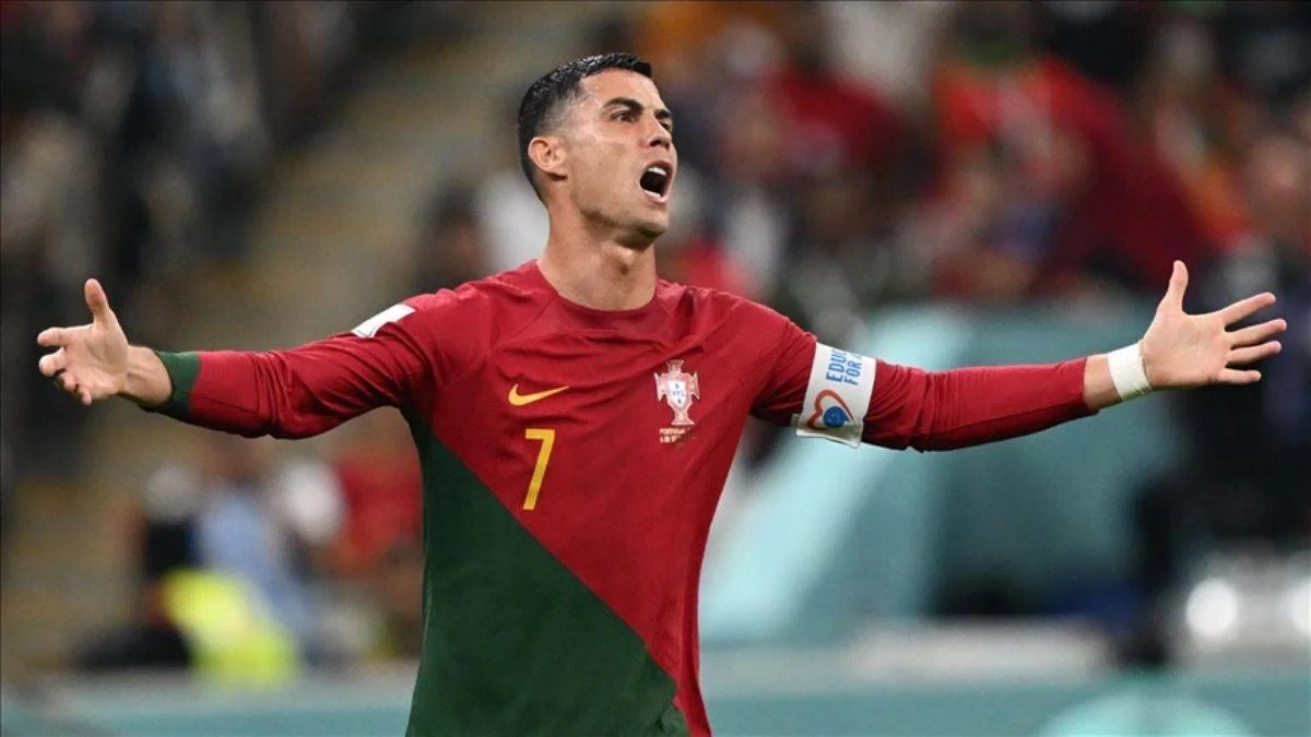 Cristiano Ronaldo imzayı attı!