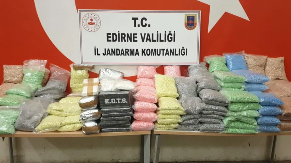 Edirne'den ülkeye giren tırda uyuşturucu ele geçirildi