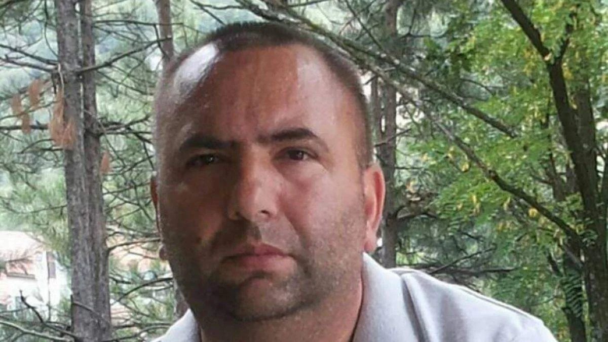 Eski Sırp polisin tutukluluğu ev hapsine çevrildi