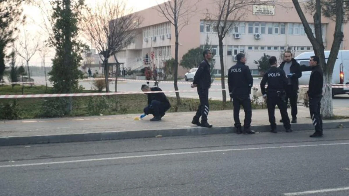 'Evleniyoruz, mutluyuz' yazılı araçla silahlı saldırı