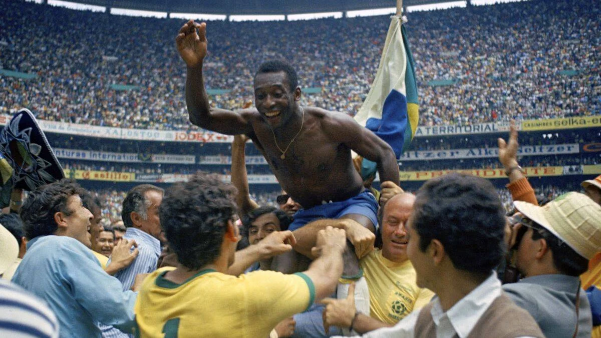 Futbolun efsane ismi Pele hayatını kaybetti