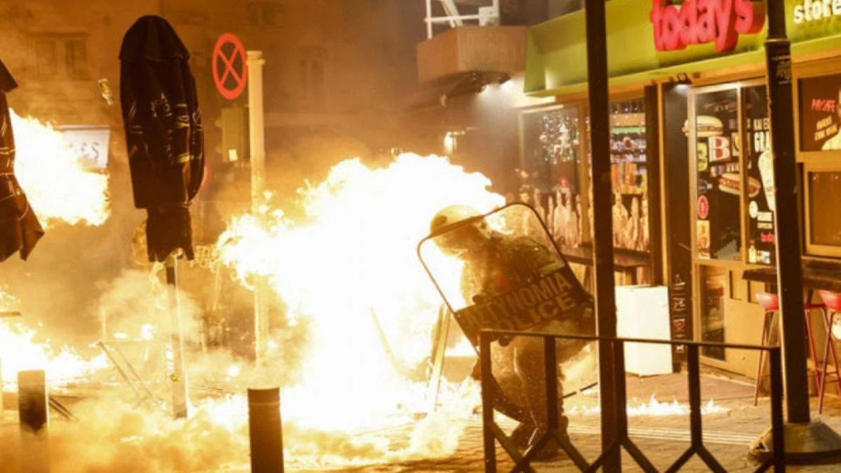 Halk sokağa dökülmüştü: Yunan polisinin vurduğu genç öldü
