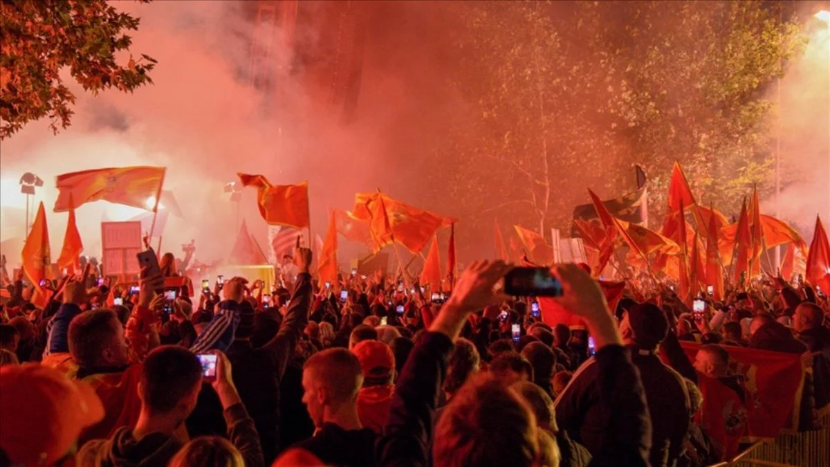 Karadağ'da protesto: 'Karadağ seni vermeyiz'