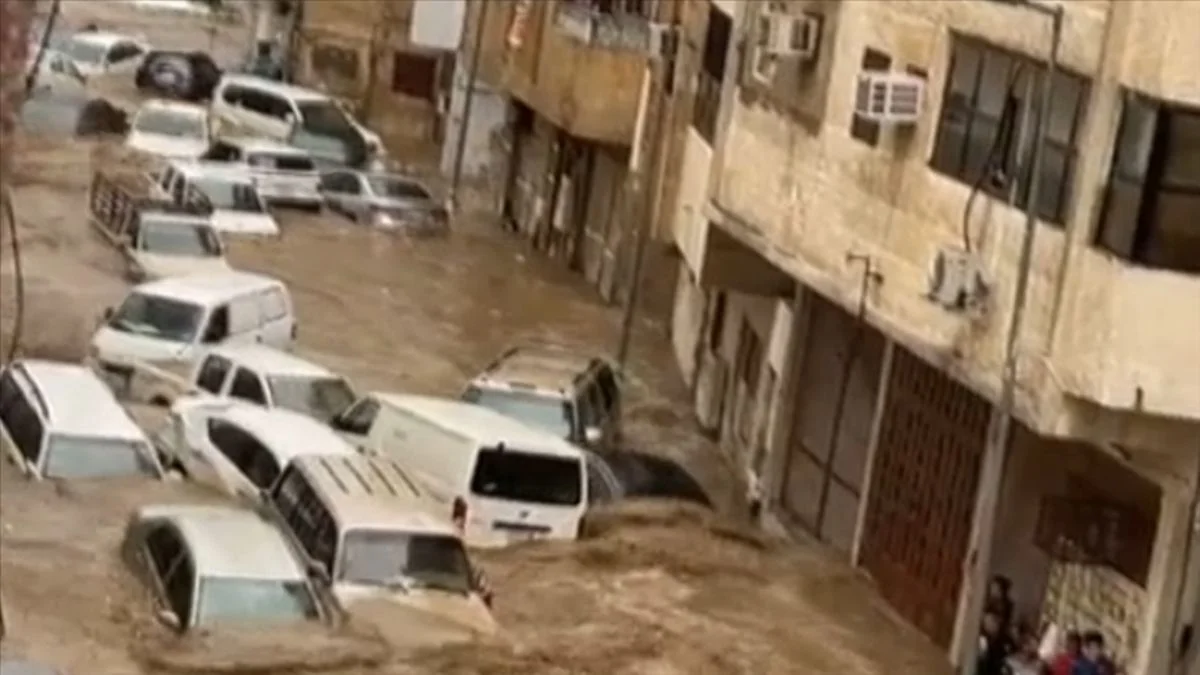 Mekke'yi sel aldı!