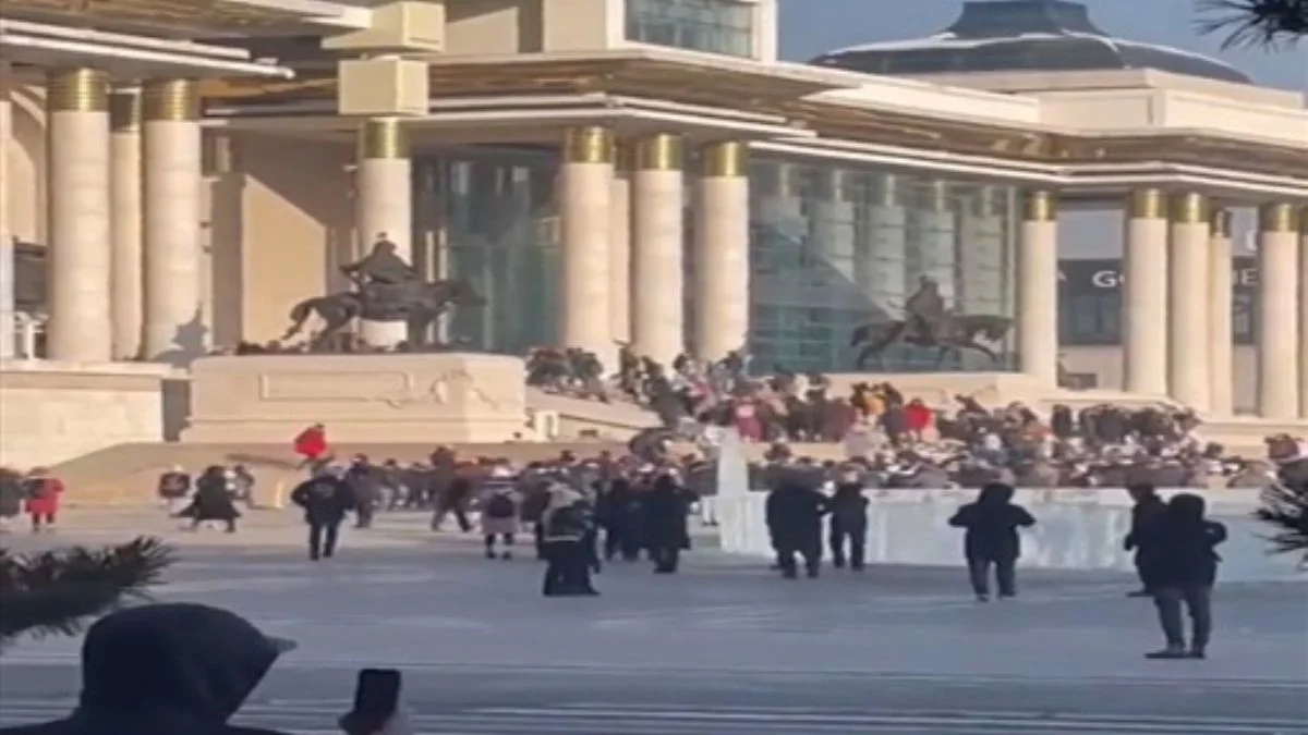 Moğolistan'da sokaklar karıştı! ABD'den flaş uyarı