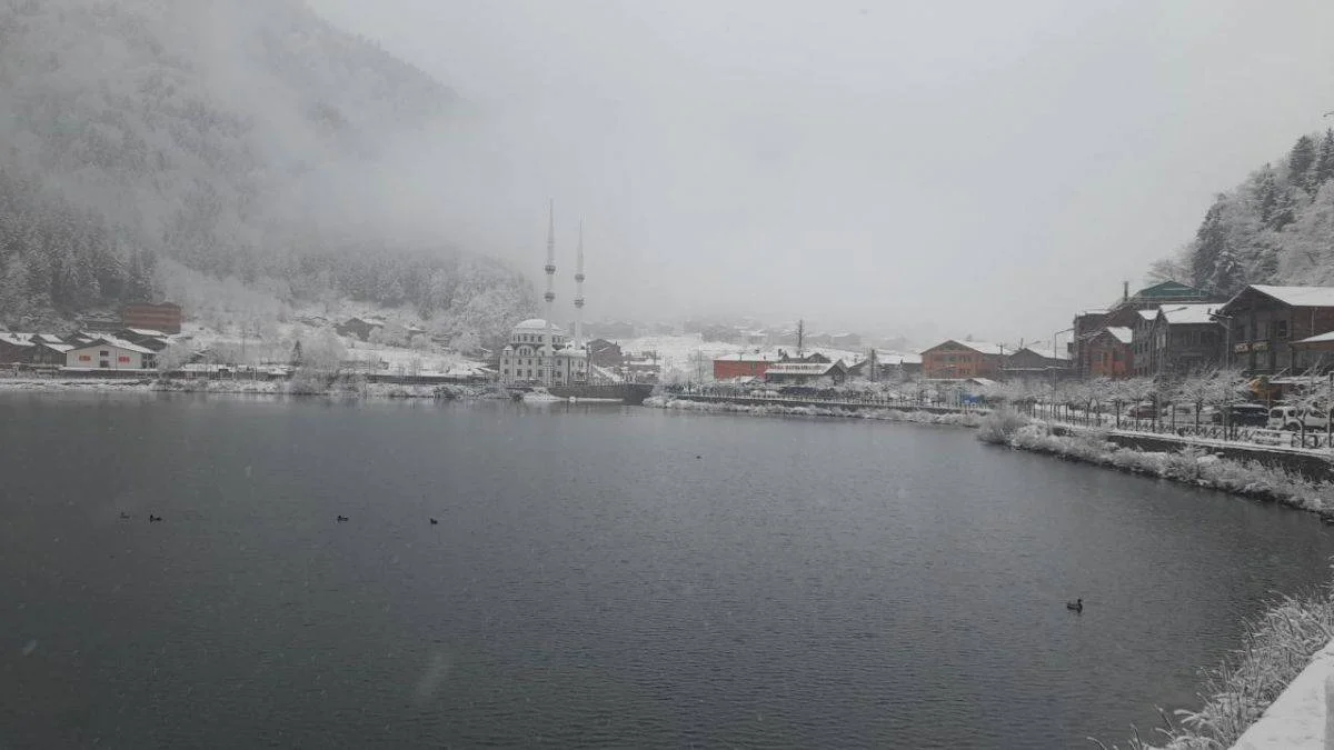 Trabzon'da okullar tatil mi, kar yağışı kaç gün sürecek?