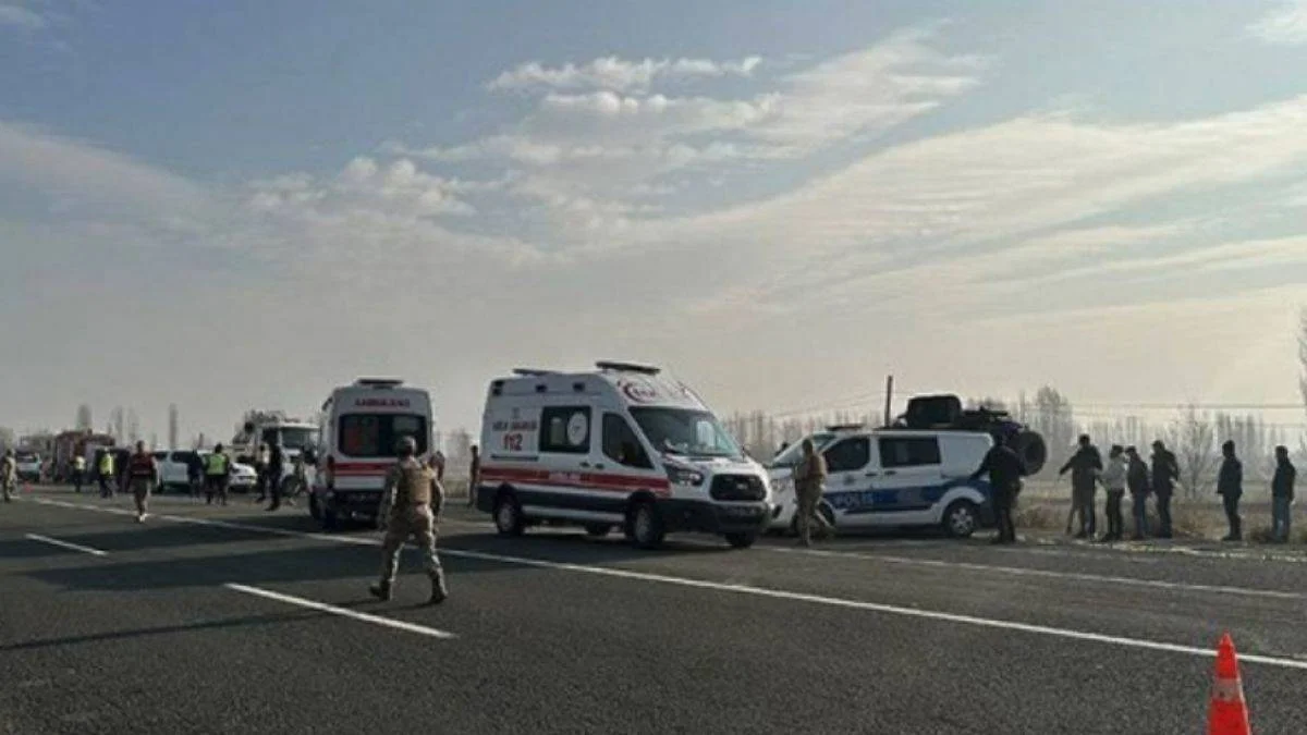 Zırhlı araç devrildi: Çok sayıda yaralı var