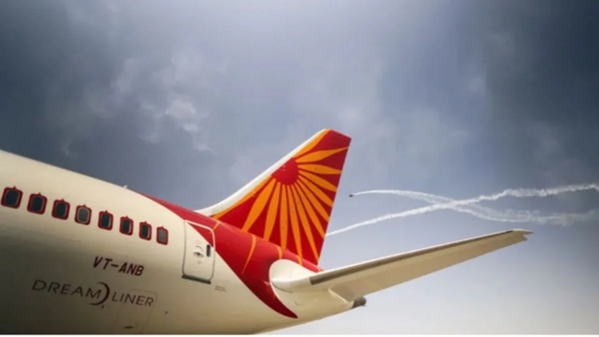 Air India uçağında kadının üzerine işeyen alkollü adam tutuklandı