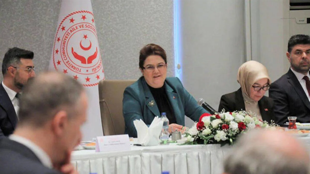 AK Parti'den 'LGBT ve eşcinsellik' açıklaması