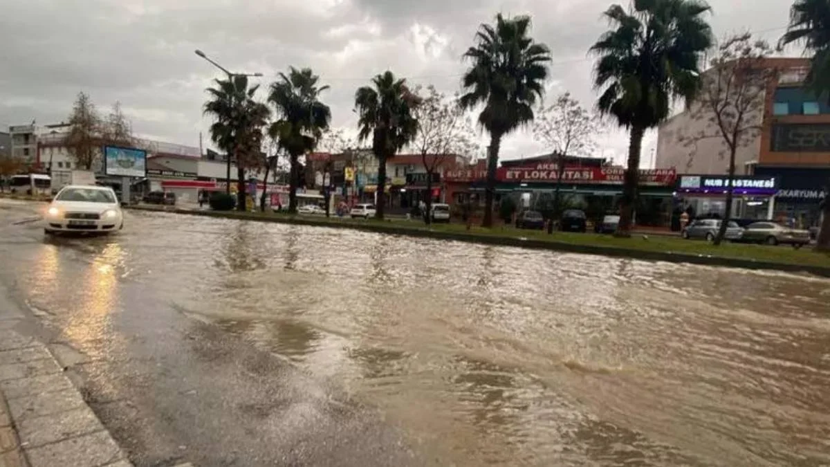 Antalya'da yarın (12 Ocak) fırtına var mı, okullar tatil edilir mi?