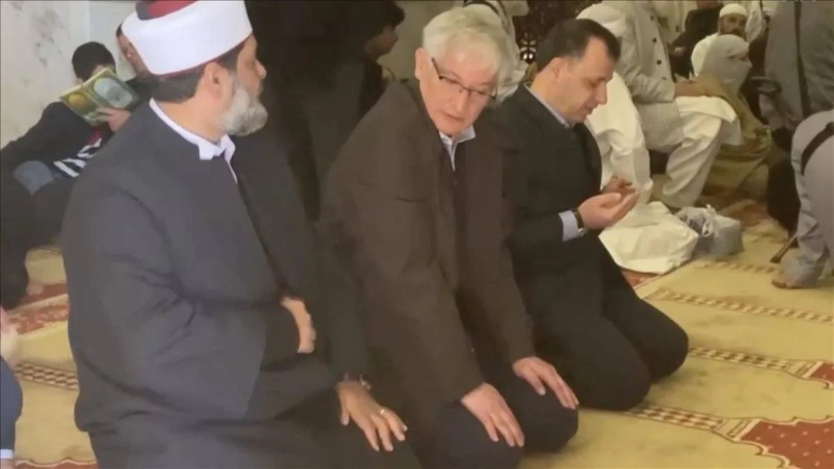 AYM Başkanı Arslan cuma namazını Mescid-i Aksa'da kıldı