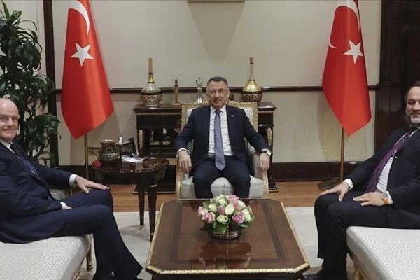Fuat Oktay, Alibaba Grup Başkanı Evans ile Trendyol Grup Başkanı Çetin'i kabul etti