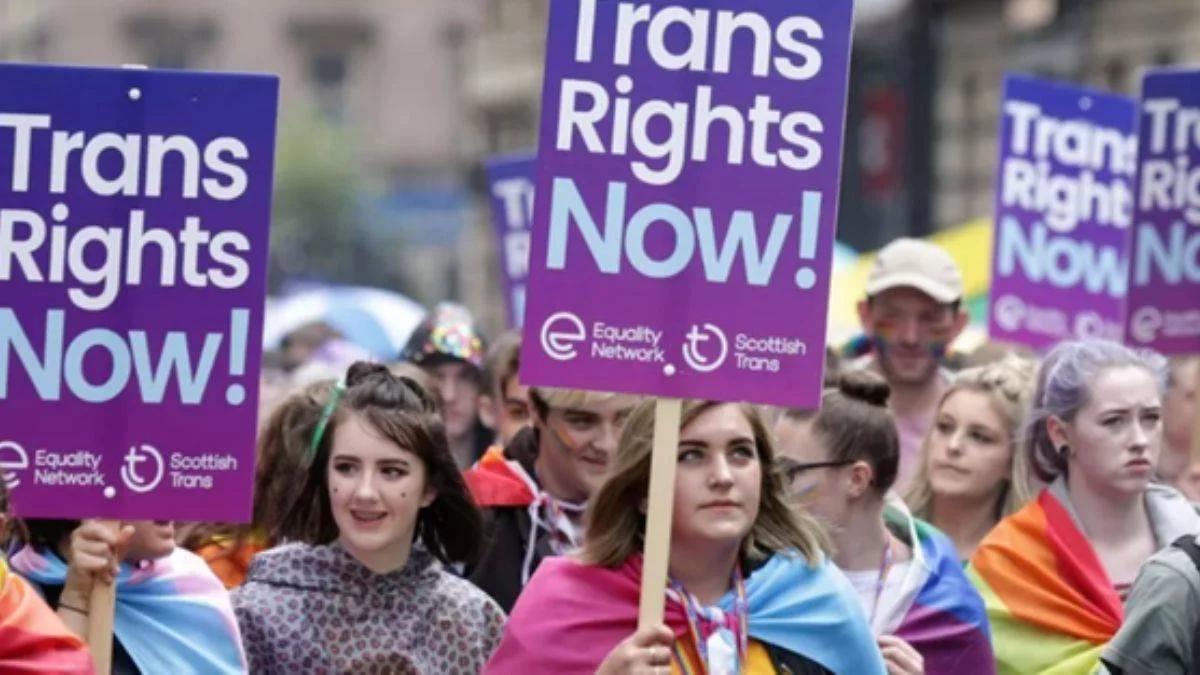 İngilizlerden LGBT'ye Darbe