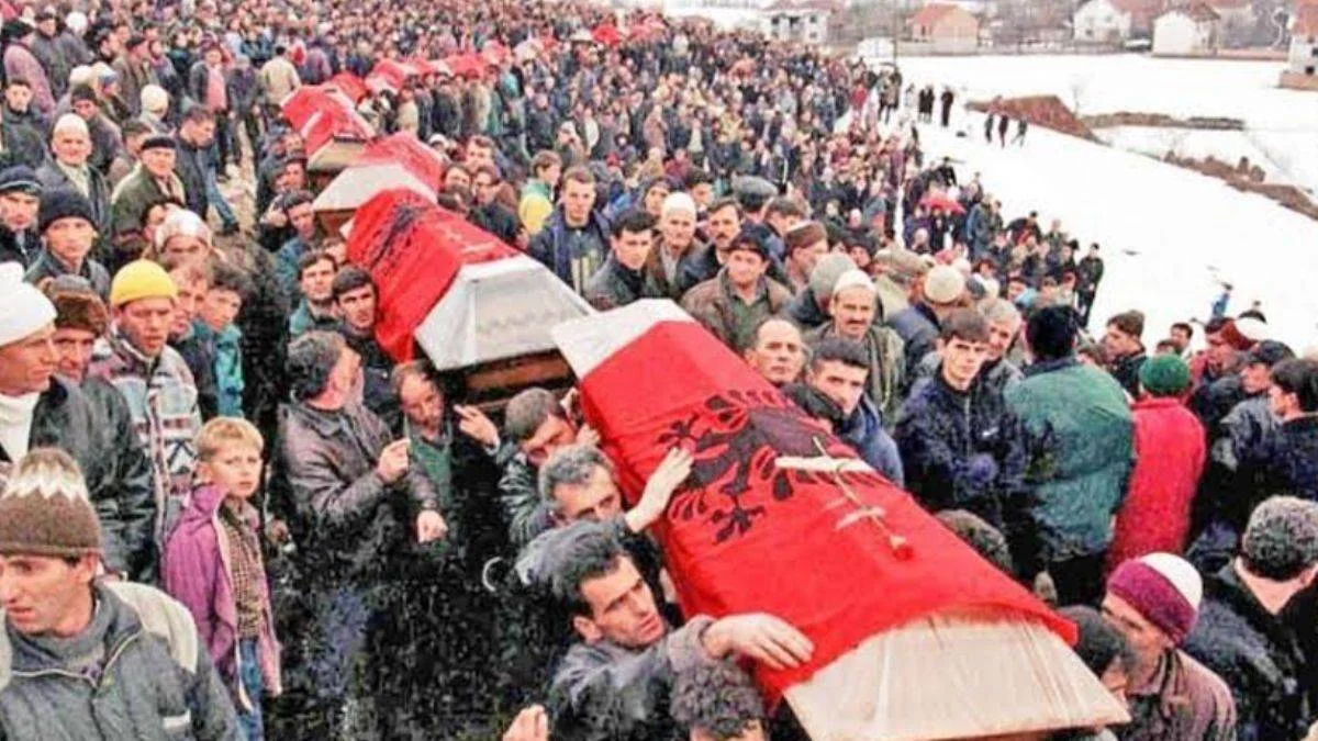''Kosova Reçak Soykırımı unutulmasın''
