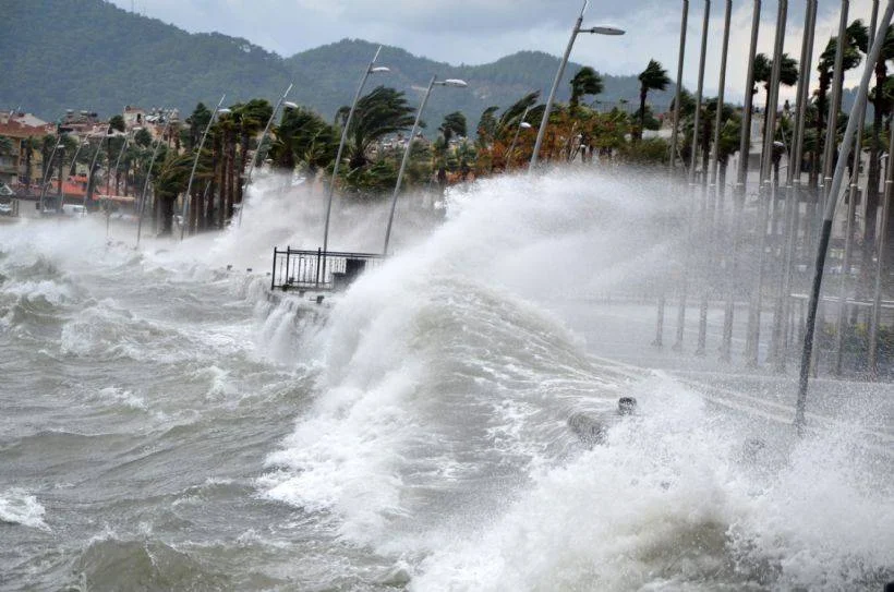 Marmaris'i Sağanak Yağış Esir Aldı!