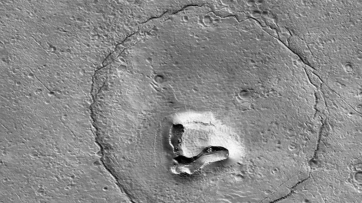 Mars'ta şaşırtan 'ayı yüzü' görüntüsü!