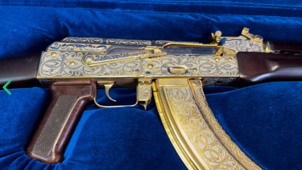 Rus yetkililer altın Kalaşnikof ele geçirdi