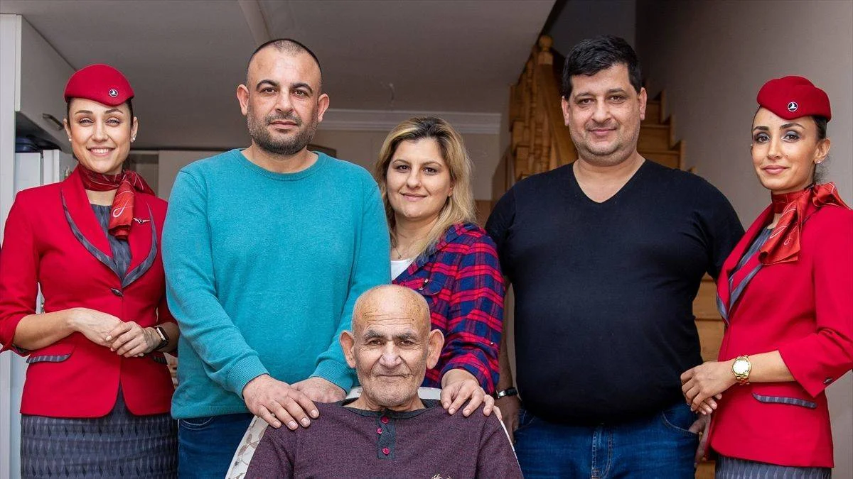 THY kabin memurları 'çorapçı' amcalarını unutmadı