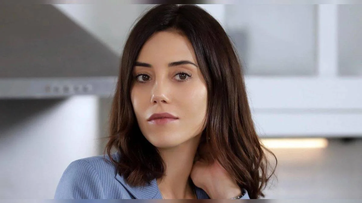 Ünlü Oyuncu Cansu Dere Hastaneye Kaldırıldı!