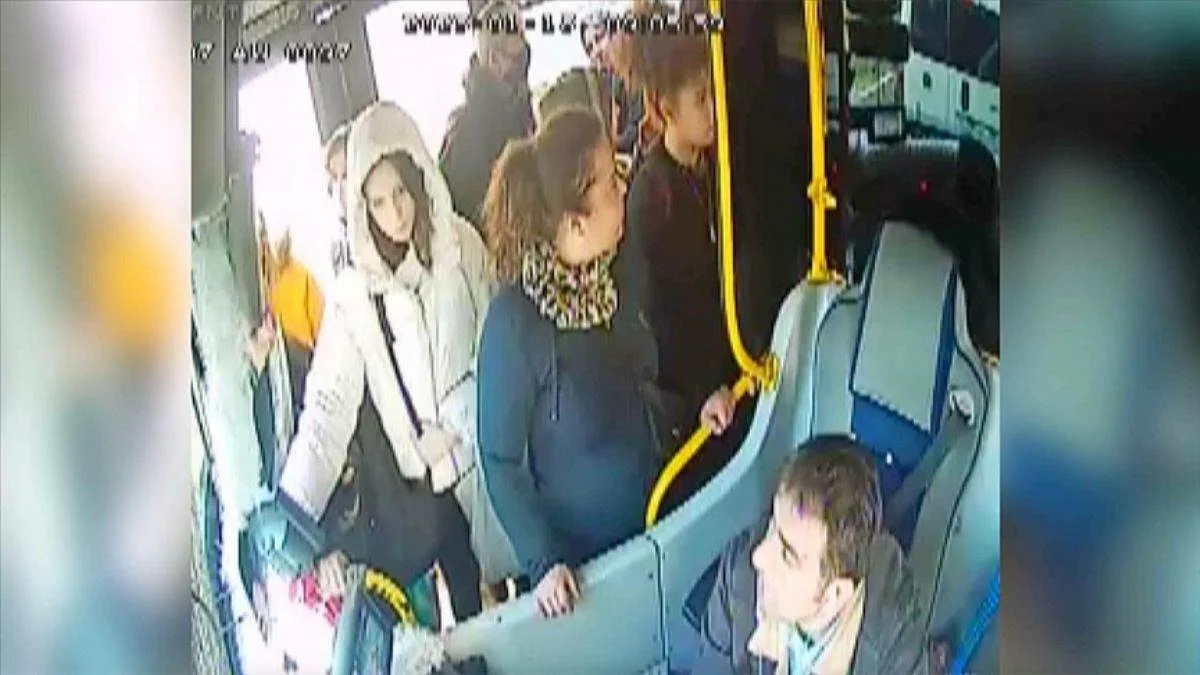 Yolculara kızdı, aracı terk etti!