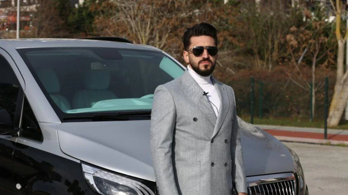 Altay Dinç Kimdir?